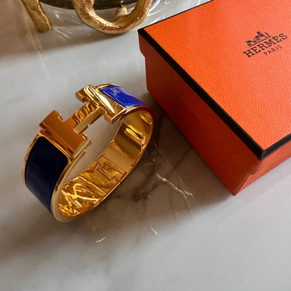 HERMES
Enamel Wide Clic Clac H
Bracelet PM Bleu Indigo - Picture 5 of 11